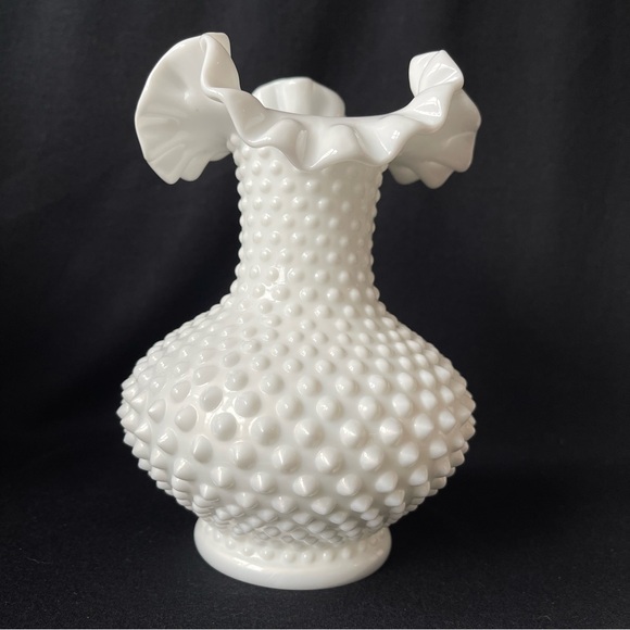Double Crimped Vase - Fenton Hobnail Milk Glass - Vintage - Picture 6 of 6